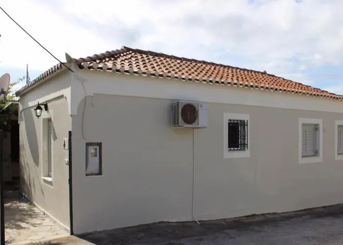 Emeli, Close To Beaches And Downtown