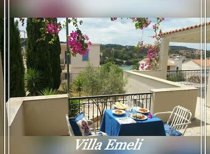 Emeli, Close To Beaches And Downtown