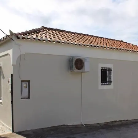 Emeli, Close To Beaches And Downtown